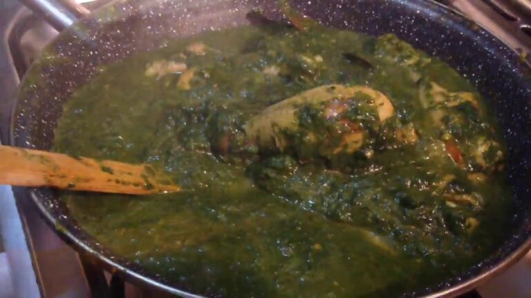 Pollo con Salsa de Espinacas al Estilo Indio