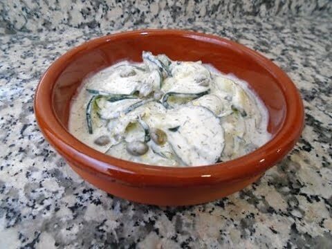 Delicioso raita de pepino casero para disfrutar