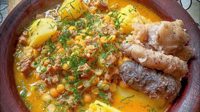 Sabores de Rajasthan: Sopa Reconfortante con Ingredientes Aut&oacute;ctonos